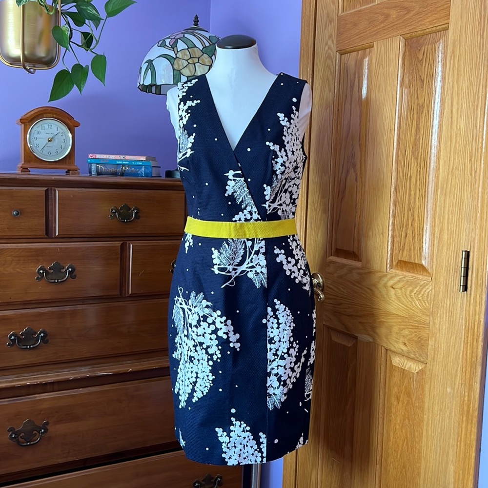 BODEN ⭐️ Sleeveless Lined Dress, lovely material, springtime v-neck, beautiful